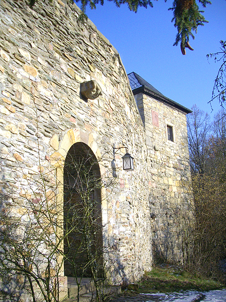Burg-Zugang  vom Ort Winterburg aus
